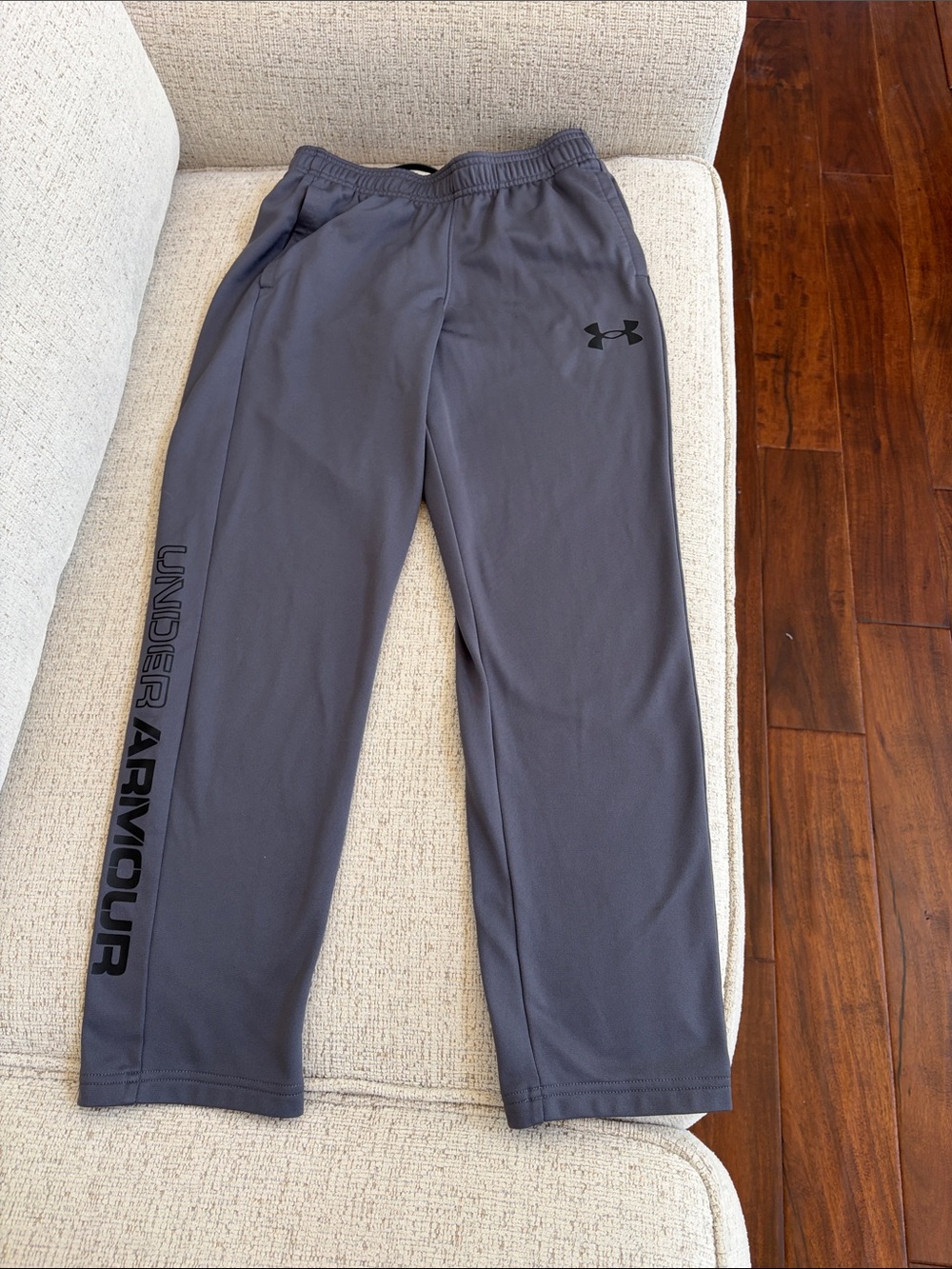 Under Armour size Youth Medium Gray Performance Pants